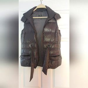 Vest, removal hood and fur